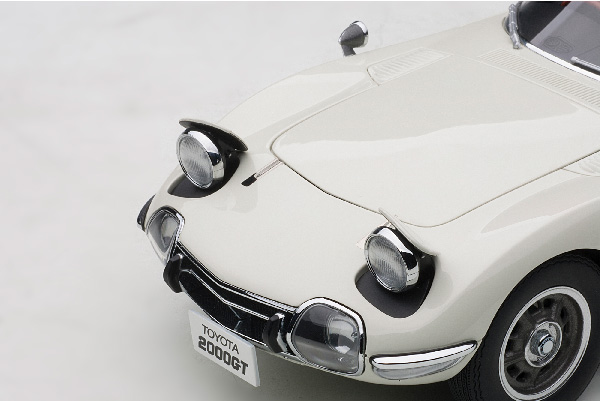 トヨタ2000GT（ホワイト）