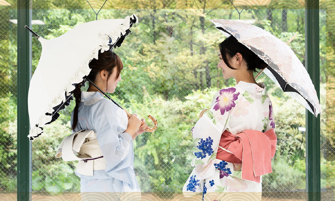 装いにさりげなく、小さな伝統美。