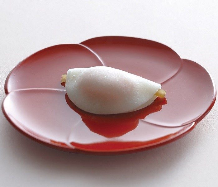 新年を祝う和菓子「花びら餠」