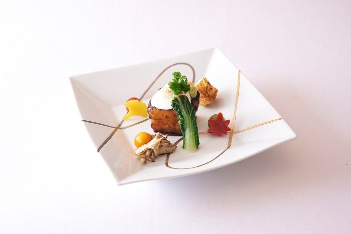 ＜日本料理　なだ万＞ 伝統の味を新しいスタイルで
  
  
