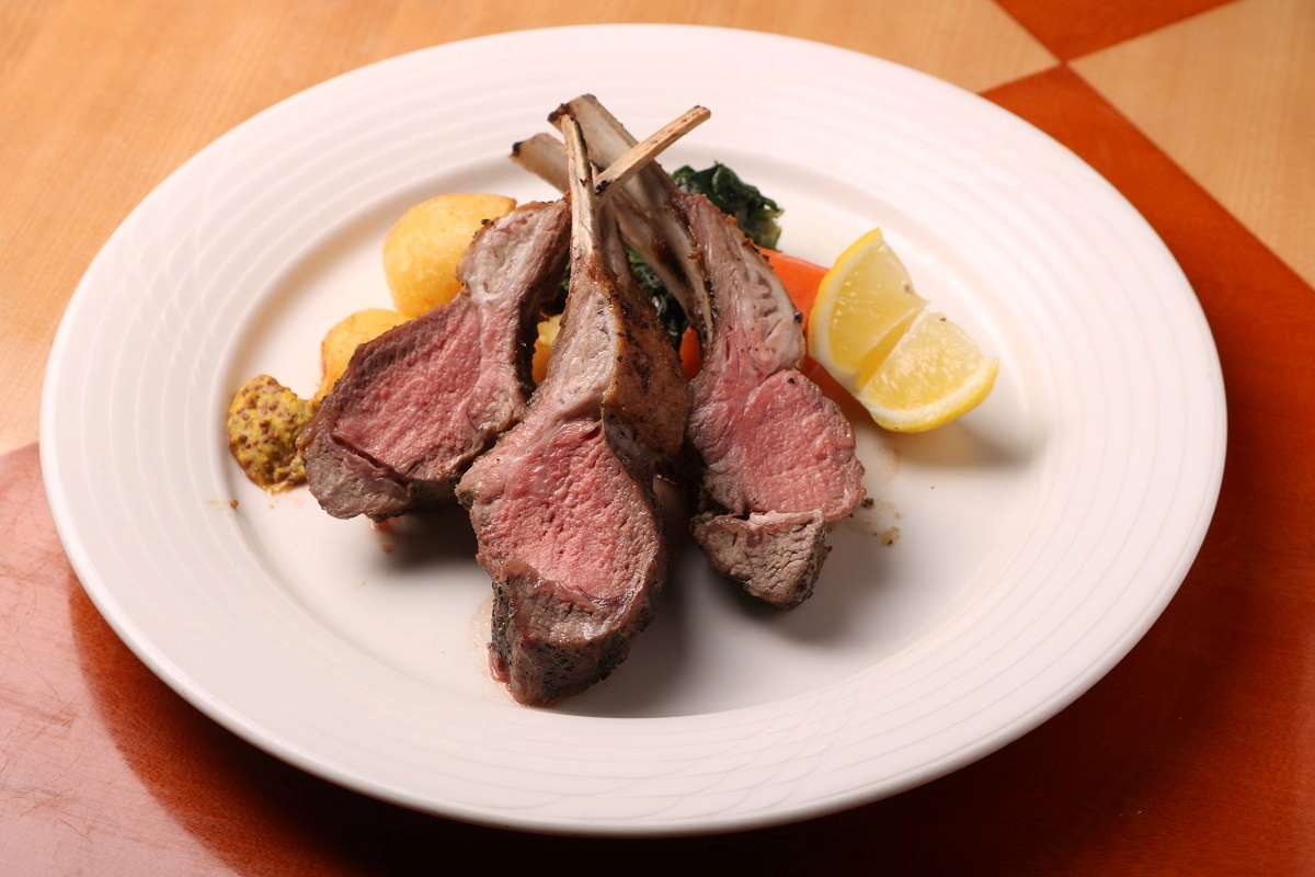 仔羊ロース肉の炭火焼き 香草風味 (300g)