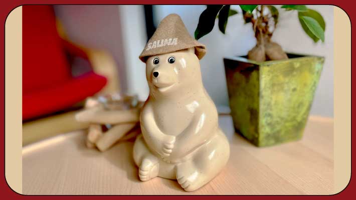 サウナハット　シロクマ貯金箱