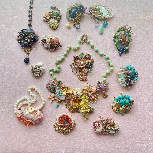 【accessory marché】＜StarDust Bijoux／スターダストビジュー＞ happyでキッチュな大人可愛いオンリーワンジュエリー。
  
  
  