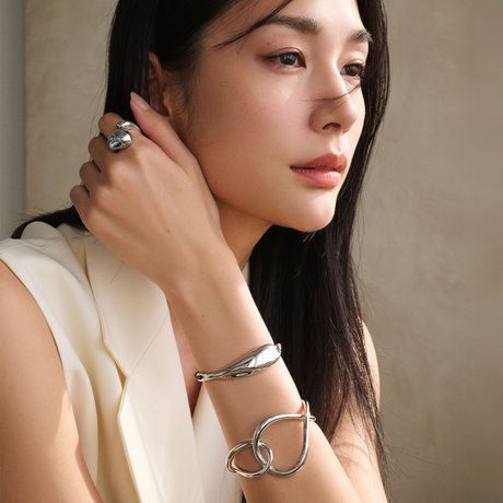 <ヴァンドームブティック>涼感あるサマーメタリックのレイヤード