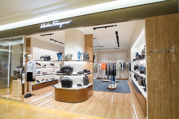 SALVATORE FERRAGAMO/サルヴァトーレ フェラガモ〉ショップが