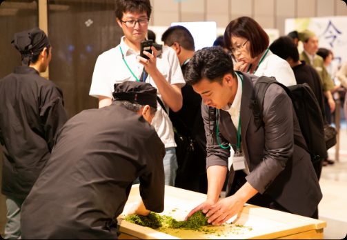 ＜和の茶　日本橋　伊藤園＞手揉み茶体験・新茶飲み比べ体験