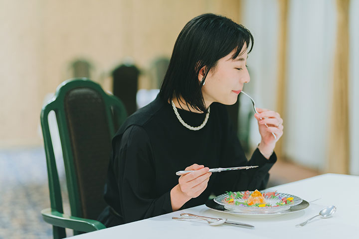 海の幸のゼリー寄せを試食
