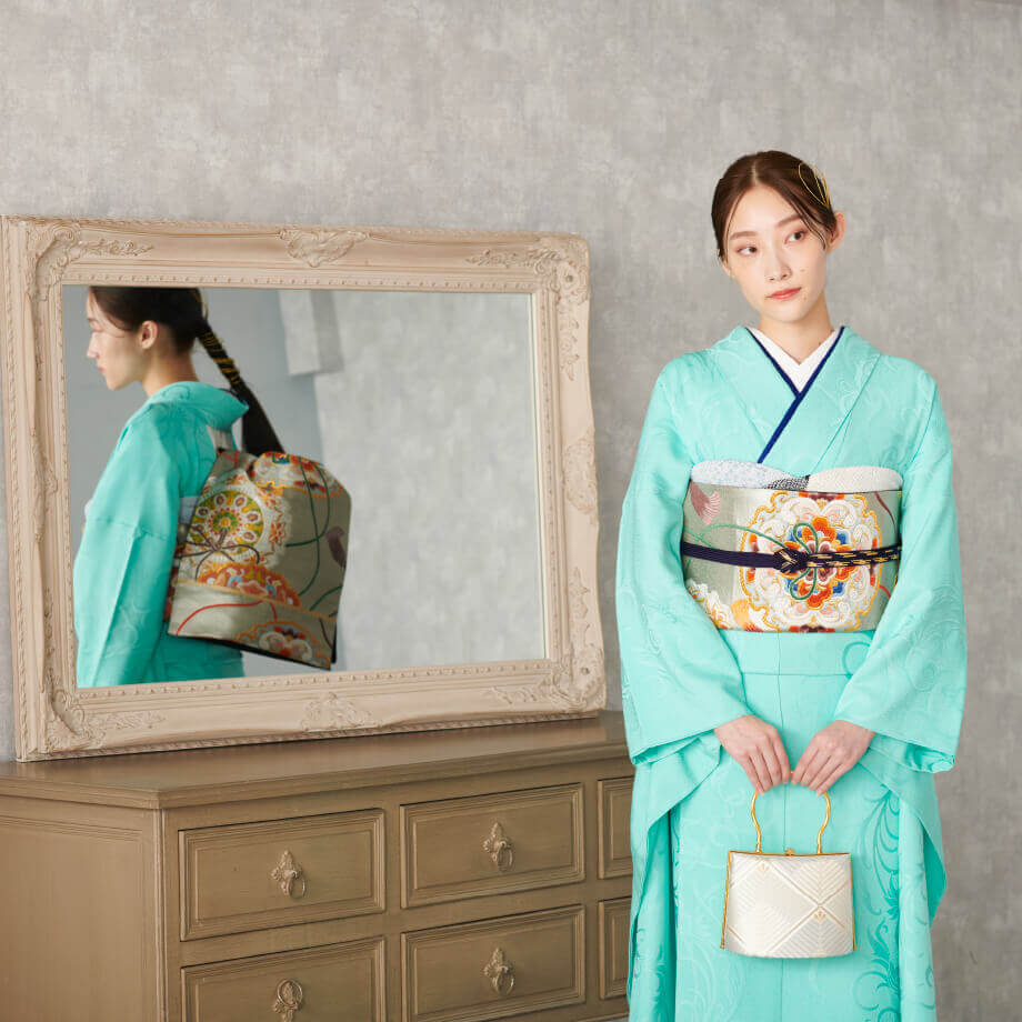 「すっきりシンプル」が振袖の新たな美意識に｜自分らしさを引き立ててくれる色無地振袖の魅力