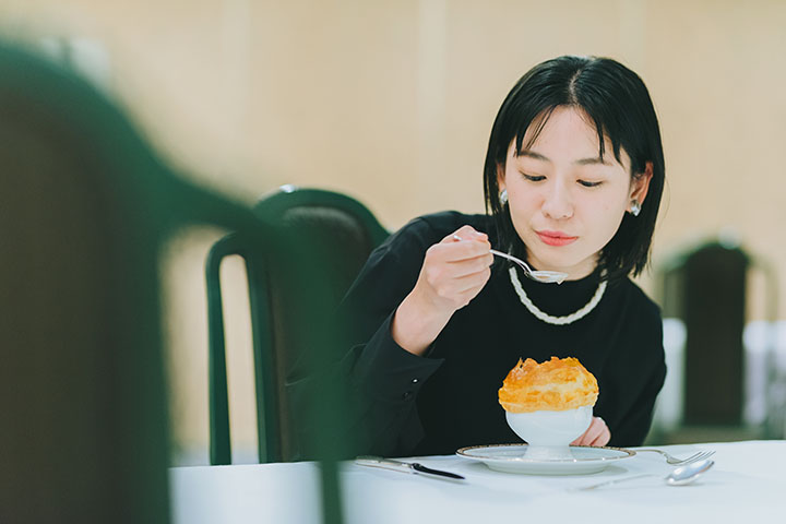 パイ包み焼きのスープを試食