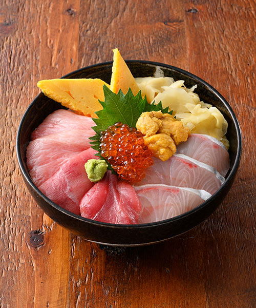 築地〈海鮮丼まるきた〉贅沢4種盛り