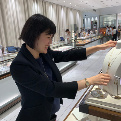 〈ヴァンドーム ブティック〉伊勢丹新宿店リーダー 小林裕菜 さん