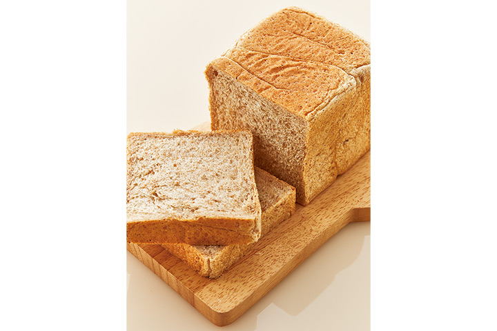全粒粉入り食パン　約10×18×10cm／1本／648円