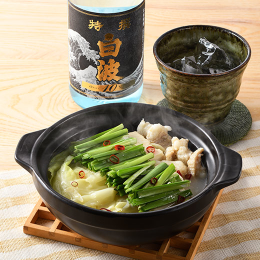 
    ＜博多の酒場すっぴん＞博多のもつ煮込み