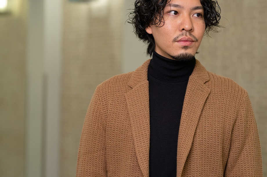 旬を着る 男性のスマートカジュアル レストランやホテルでも気持ちよく過ごせる 年代別メンズカジュアルコーデ3選 メンズ 三越伊勢丹オンラインストア 公式