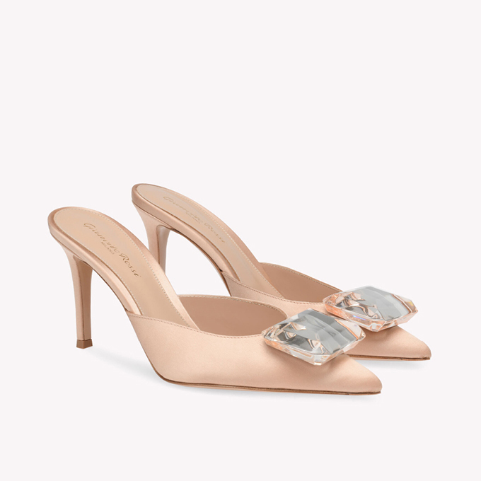 ＜Gianvito Rossi＞