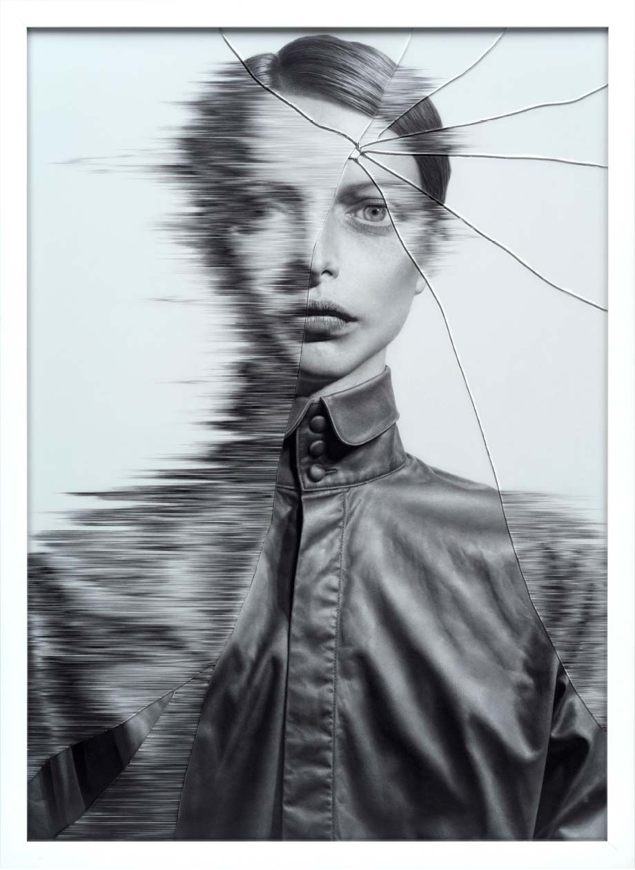 毛利太祐「The Cracked Portrait 11」3,850,000円(紙に鉛筆、ガラス/95.3×69.7×6cm/2024年)