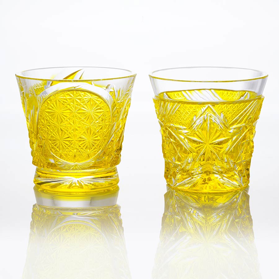 ＜鹿児島県/島津薩摩切子＞黄色復元35周年記念冷酒杯(月・星)