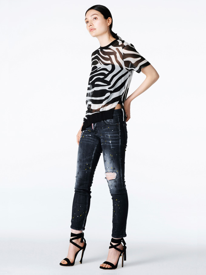 ＜DSQUARED2/ディースクエアード＞
ブラウス72,600円デニムパンツ82,500円