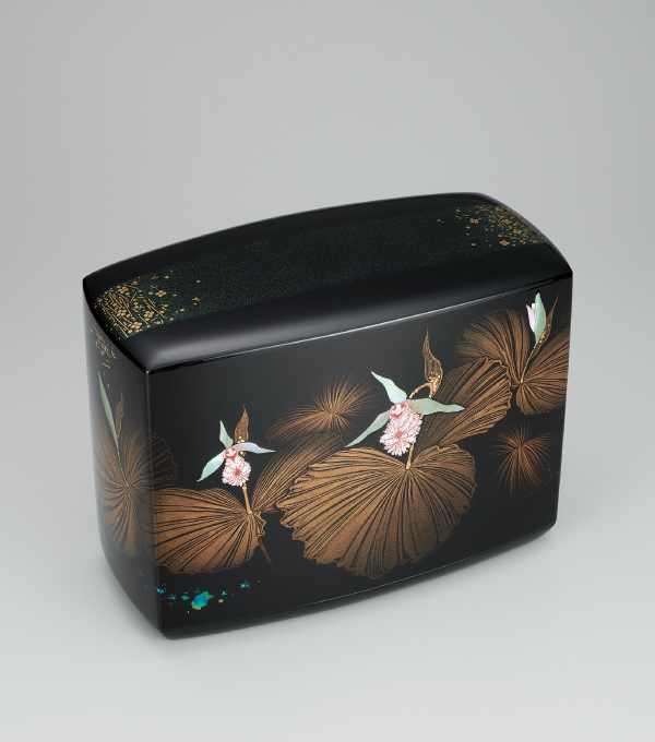 蒔絵箱「木洩日の熊谷草」