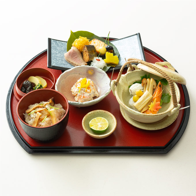 ＜美濃吉本店 竹茂楼＞秋味彩（国産松茸使用 土瓶蒸し付）