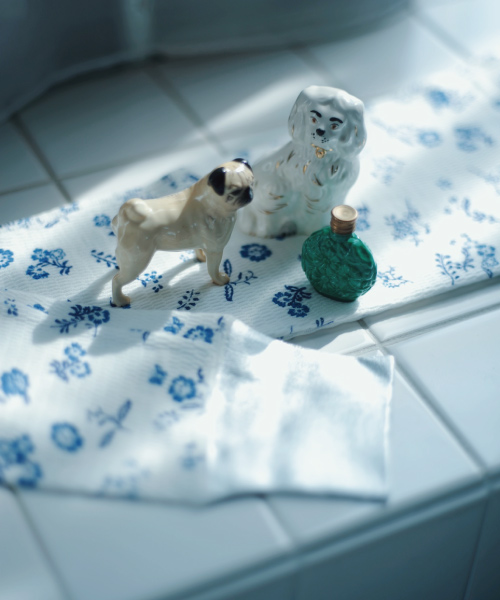 犬の置物たち