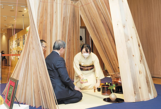 学生制作「銀茶会の茶席」展示会