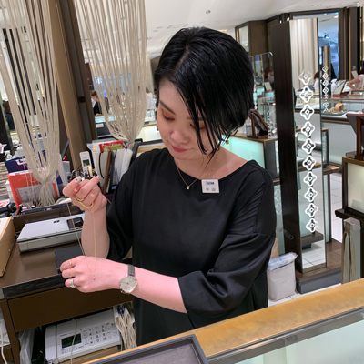〈エテ ビジュー〉伊勢丹新宿店店長 中山あすかさん
