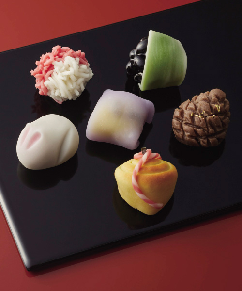 ＜たねや＞迎春上生菓子2,808円（6個入）