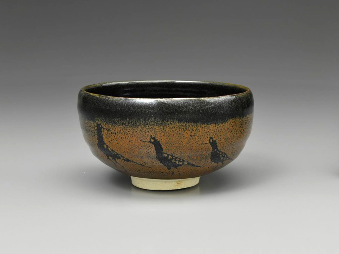 「鉄釉鳥文茶碗」