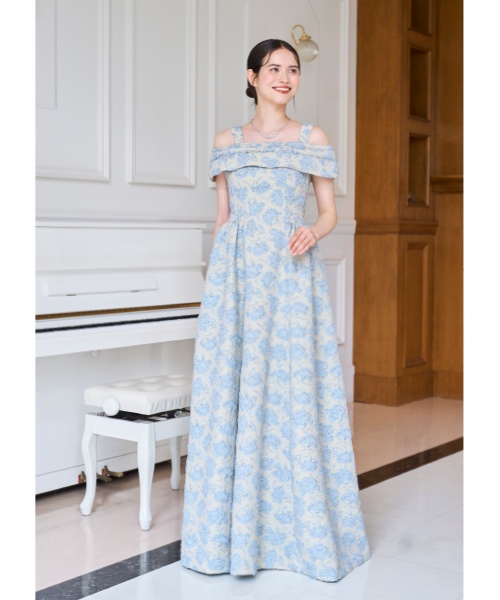 ＜エモーショナル ドレッシーズ＞カラーフォーマルロングドレス 286,000円（ナイロン 68％・ポリエステル19％・ポリウレタン13％/9・13号）
