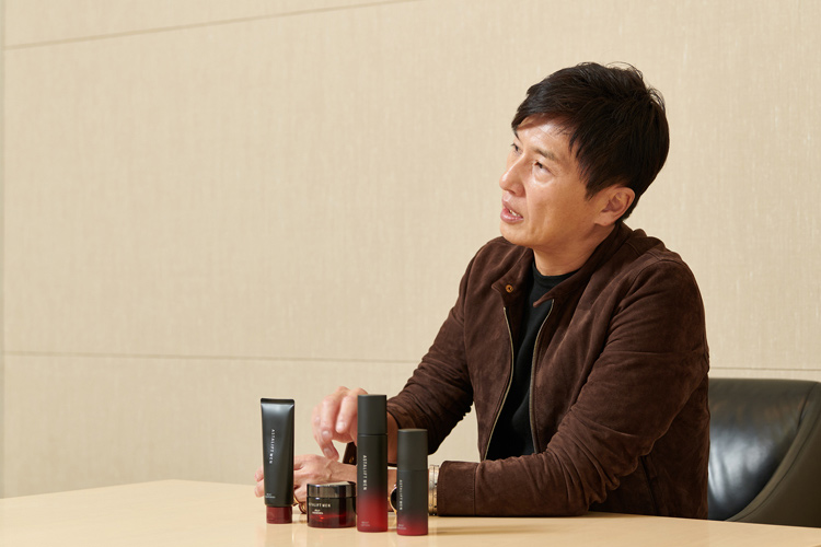 メンズコスメ】〈アスタリフト メン〉で整える戸賀敬城氏の