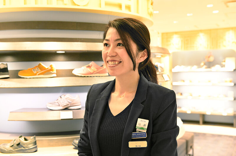 子供靴の買い替え時は シューカウンセラーに聞いた自宅でできる計測方法 Baby Kids 三越伊勢丹オンラインストア 公式