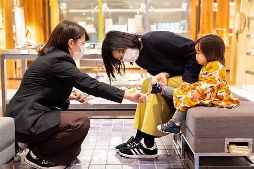 【サービス終了】【子供靴】有資格者によるお子さまのお靴選びのお手伝い<計測・フィッティング>
  
  